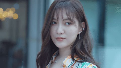 完蛋我被美女包围了