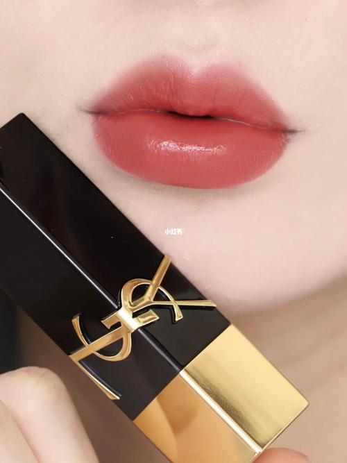 YSL热门蜜桃色：温柔绽放，春日里的甜蜜诱惑