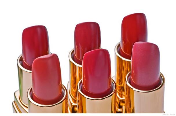 YSL热门蜜桃色:温柔绽放,春日里的甜蜜诱惑