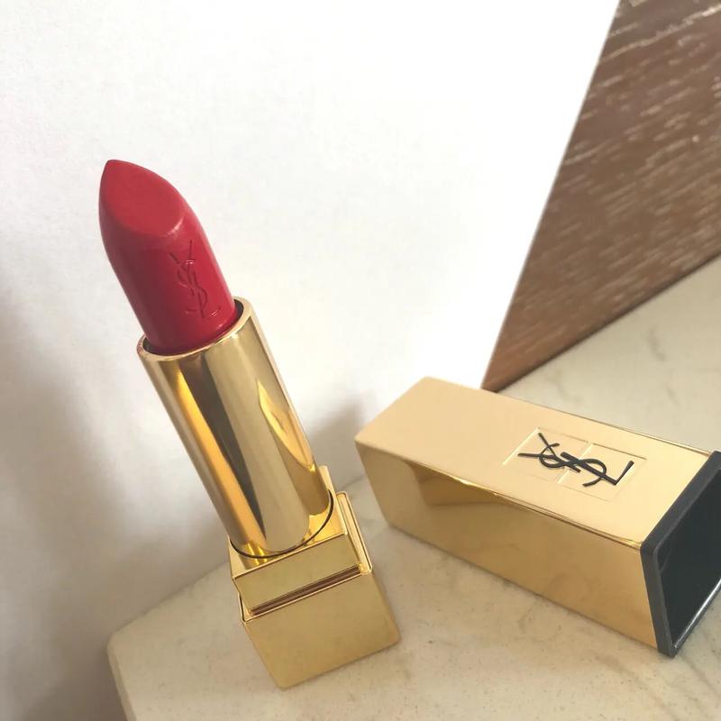 YSL口红水蜜桃色号：圣罗兰的独特设计美学